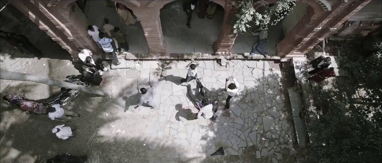 Madras (2014) Hindi + Tamil 720p x264 AVC HE-AAC 2.0 ESub.mkv.0004